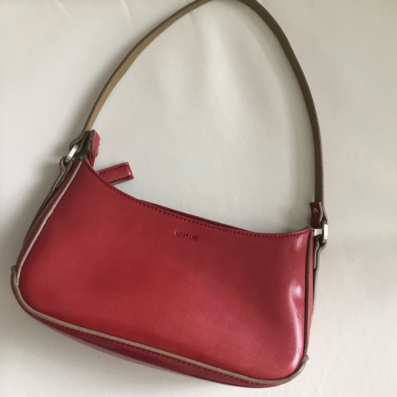 ✨SOLD✨ Vintage | Wine Burgundy Mini Shoulder Bag - Picture 2 of 7